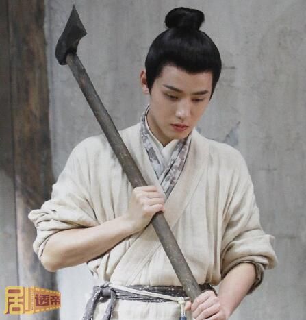 兰闺喜事路不平是武林盟主的儿子吗